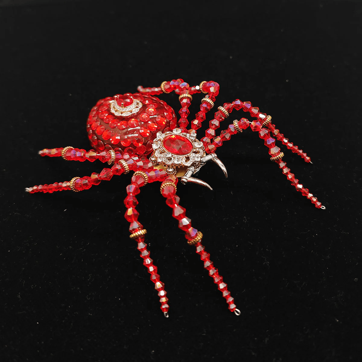 スチームパンク風 ビーズクリスタル赤いクモ模型 組み立てキット(ミュージックボックス付き・260ピース)