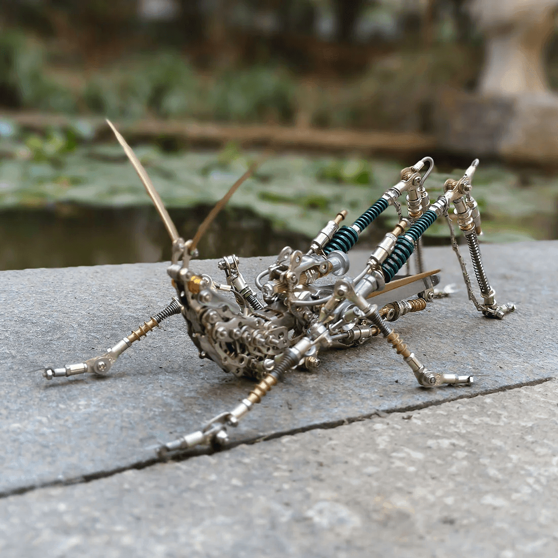 バッタ 3Dメタルパズル 昆虫モデル 組み立てキット (600+PCS) - ビルディングブロック