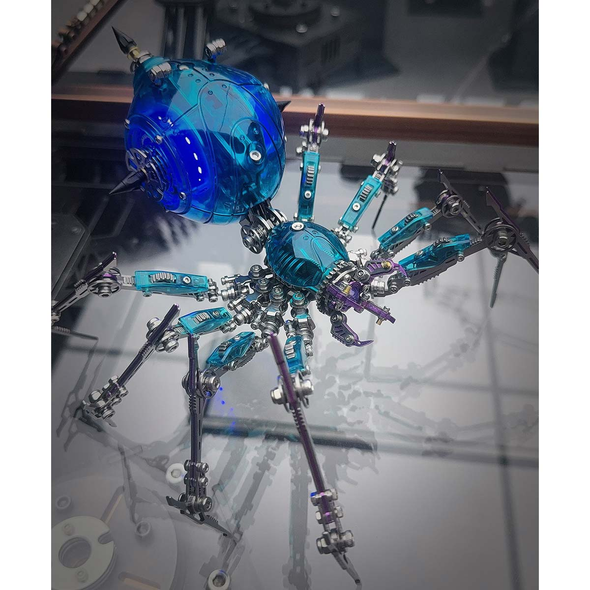 ヴォイドグリーム —ファントムテック・ウォースパイダー、光る武器付きメタルモデルキット