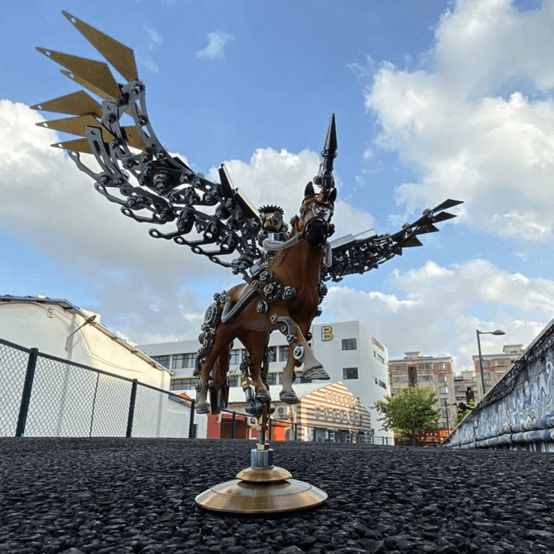 ベース付きのDIYメタル3Dアセンブリメカニカルウイングナイトユニコーンモデルキットのおもちゃ、776ピース - ビルディングブロック