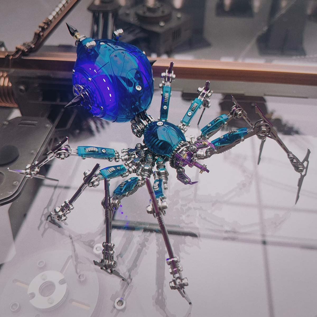 ヴォイドグリーム —ファントムテック・ウォースパイダー、光る武器付きメタルモデルキット