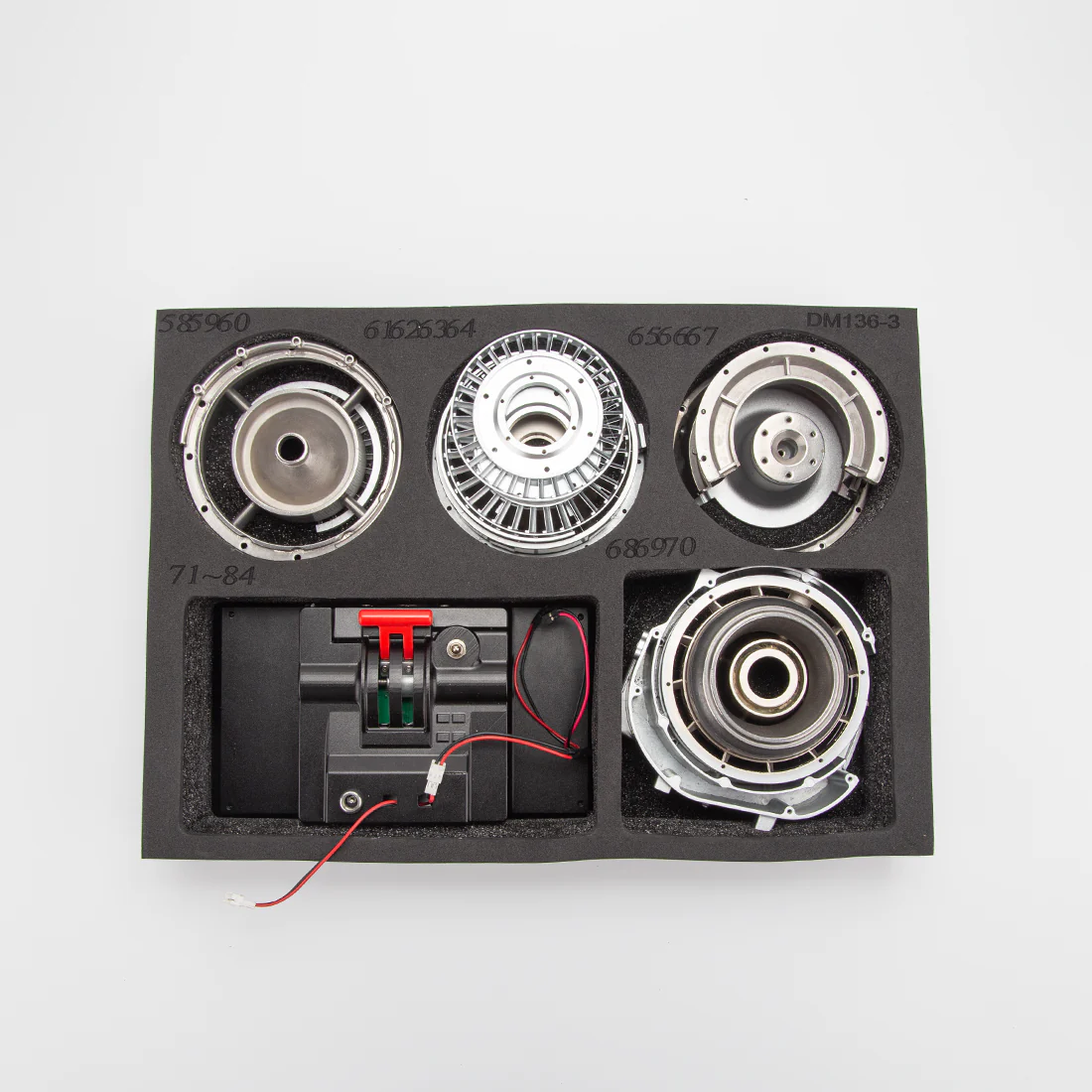 T700ターボシャフトエンジンモデル キット内容①｜高精度アルミ部品・電子ユニット・専用パーツを収納したセット内容