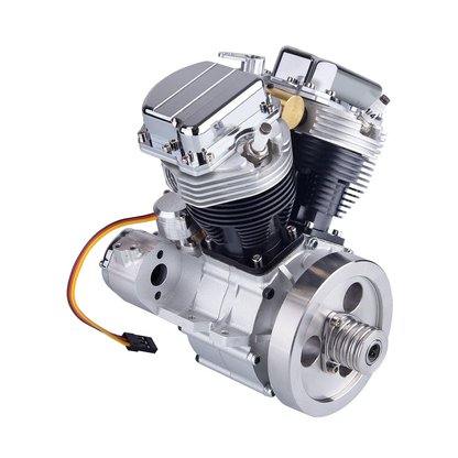 フライホイールとスターターシャフトが見えるCISON FG-VT9 Vツインエンジン