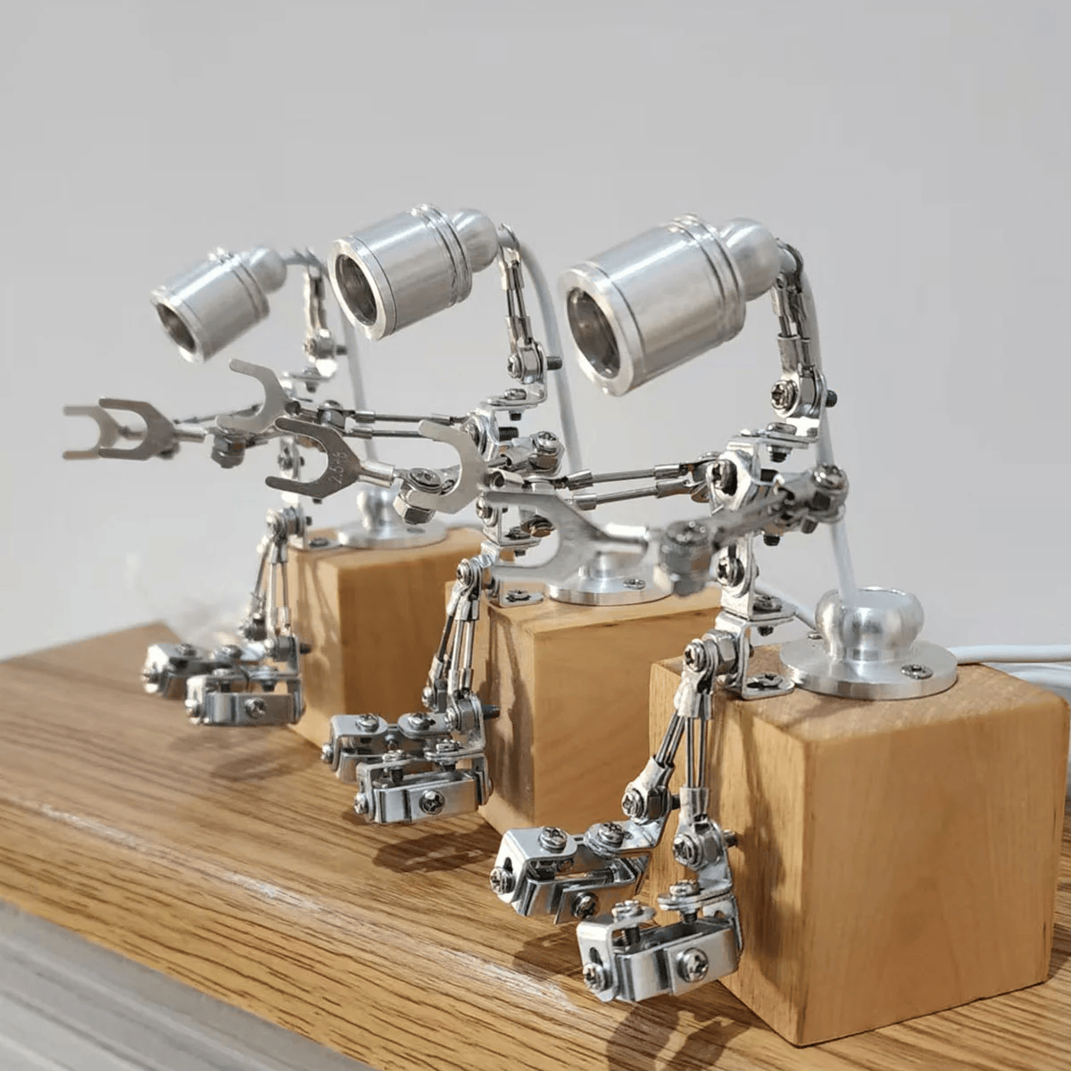 メカニカルミニロボットランプモデル  ライトコンパニオン 3D リサイクルメタル彫刻
