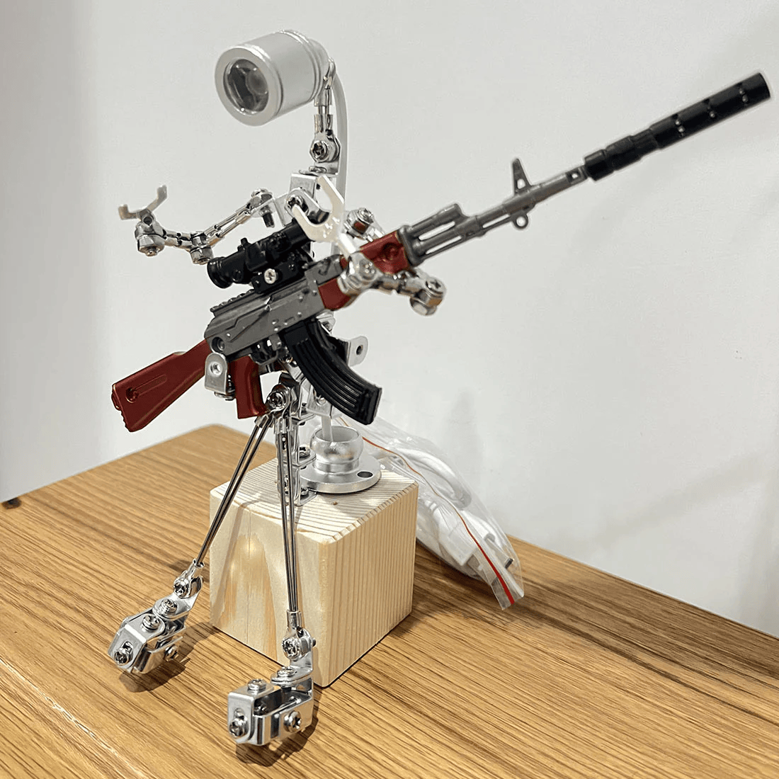 ランプマンモデルのネジ組み立て構造