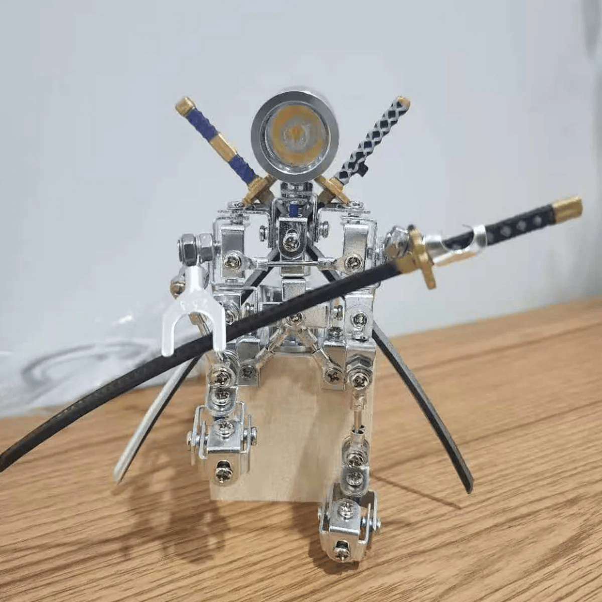 メカニカルミニロボットランプモデル  ライトコンパニオン 3D リサイクルメタル彫刻
