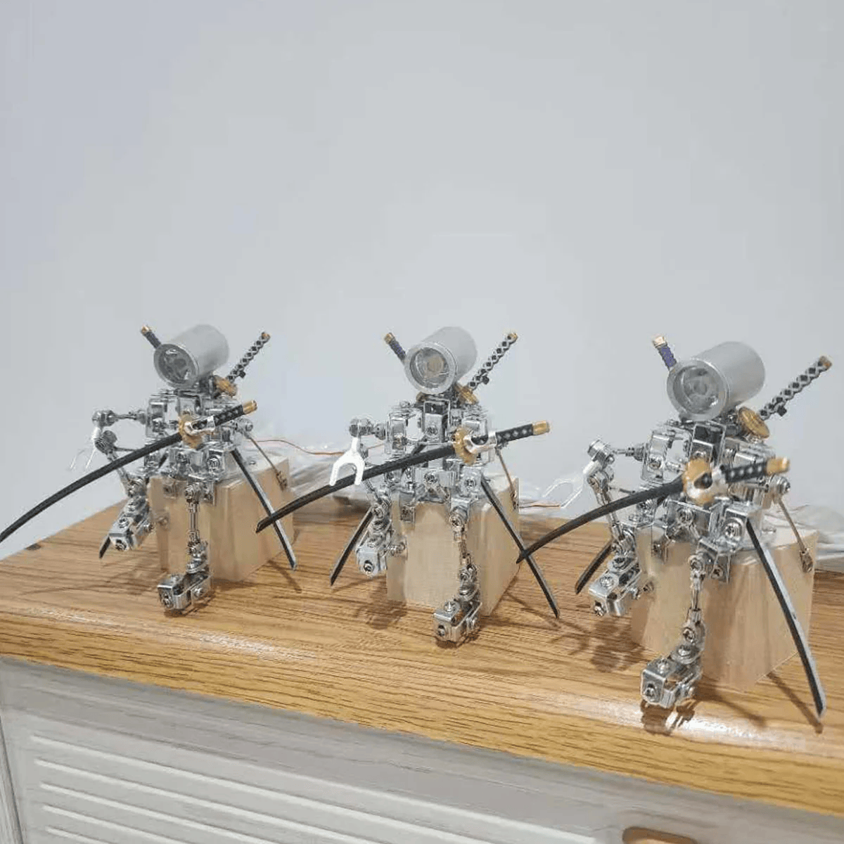 メカニカルミニロボットランプモデル  ライトコンパニオン 3D リサイクルメタル彫刻