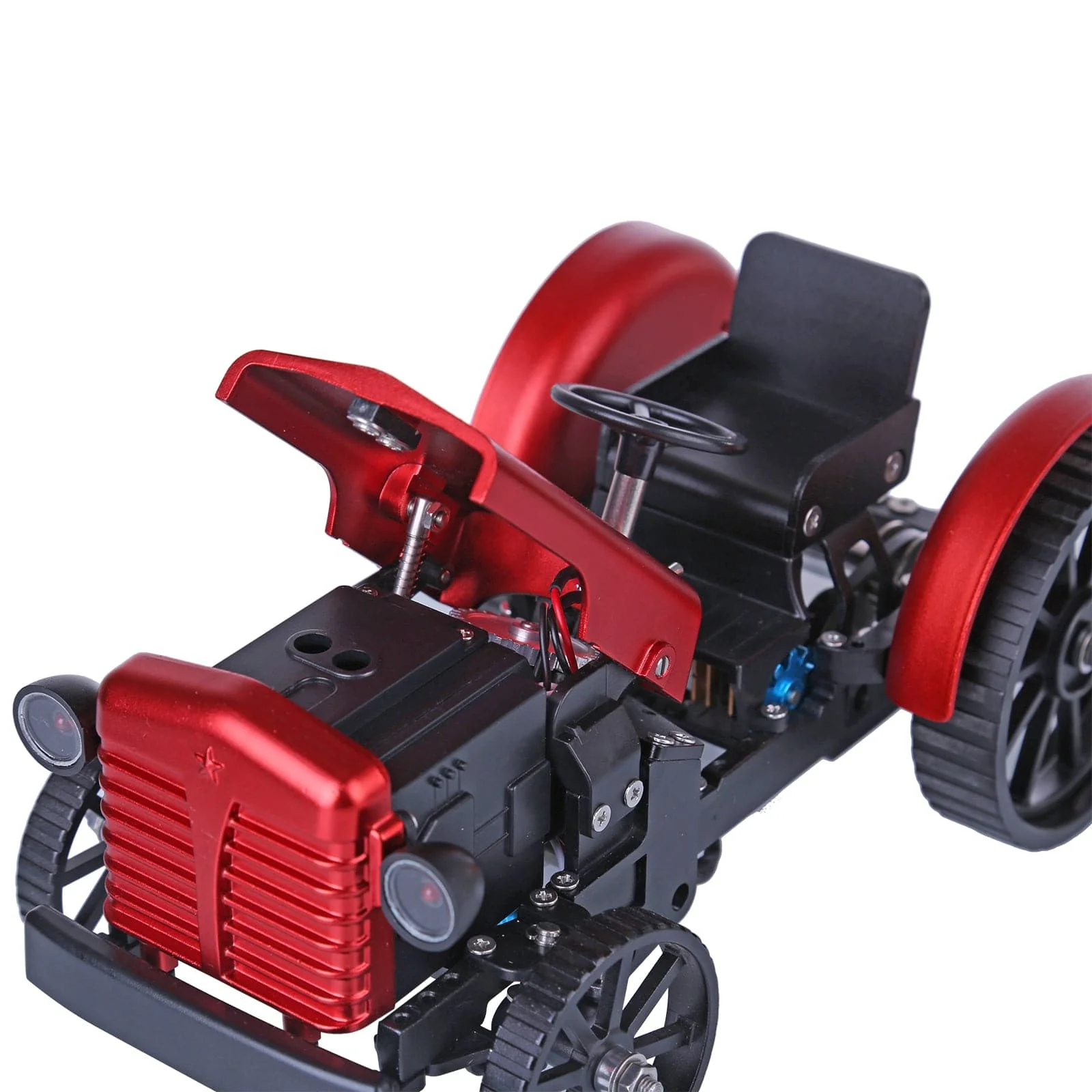 赤い電動メタルトラクターモデルの後方斜めビュー。大型後輪と金属フレームを再現した完成品