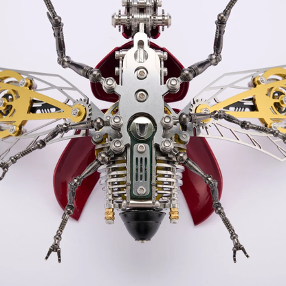 クローム色のクワガタ模型と翼のフレーム