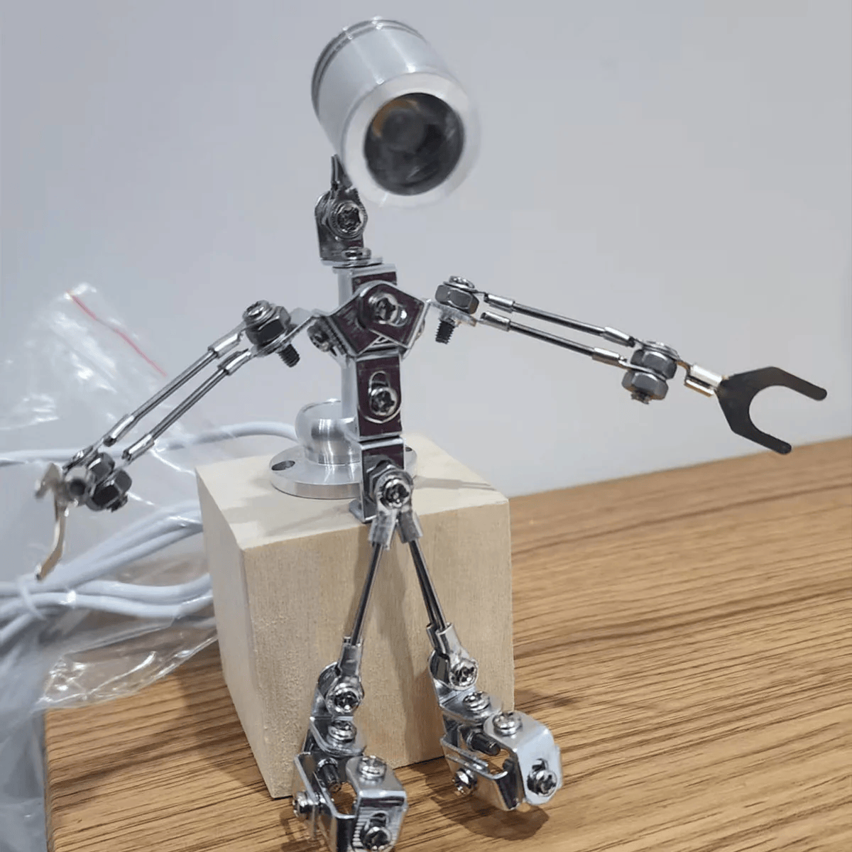 メカニカルミニロボットランプモデル  ライトコンパニオン 3D リサイクルメタル彫刻