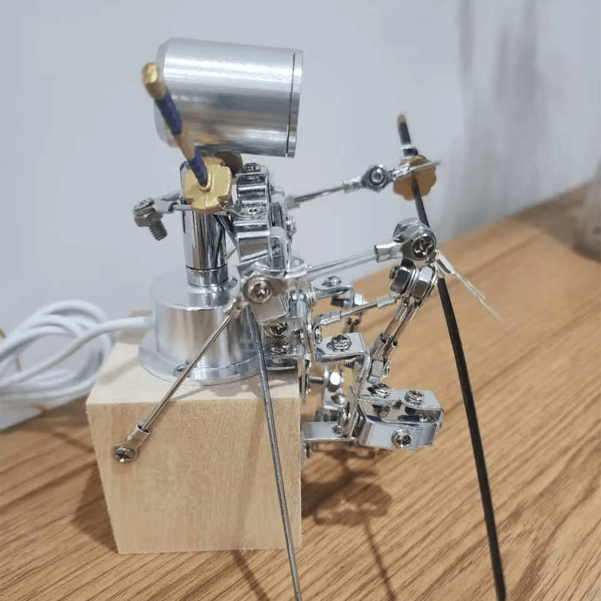 メカニカルミニロボットランプモデル  ライトコンパニオン 3D リサイクルメタル彫刻