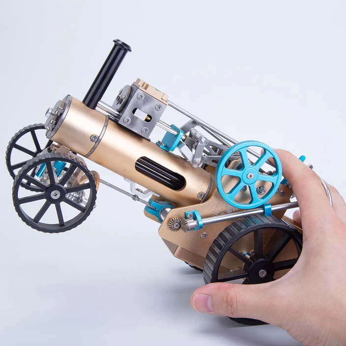 手に持ってサイズ感がわかる蒸気自動車メタルモデルの使用イメージ