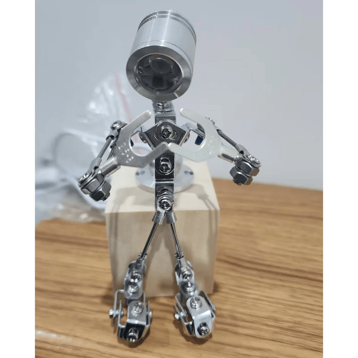 メカニカルミニロボットランプモデル  ライトコンパニオン 3D リサイクルメタル彫刻