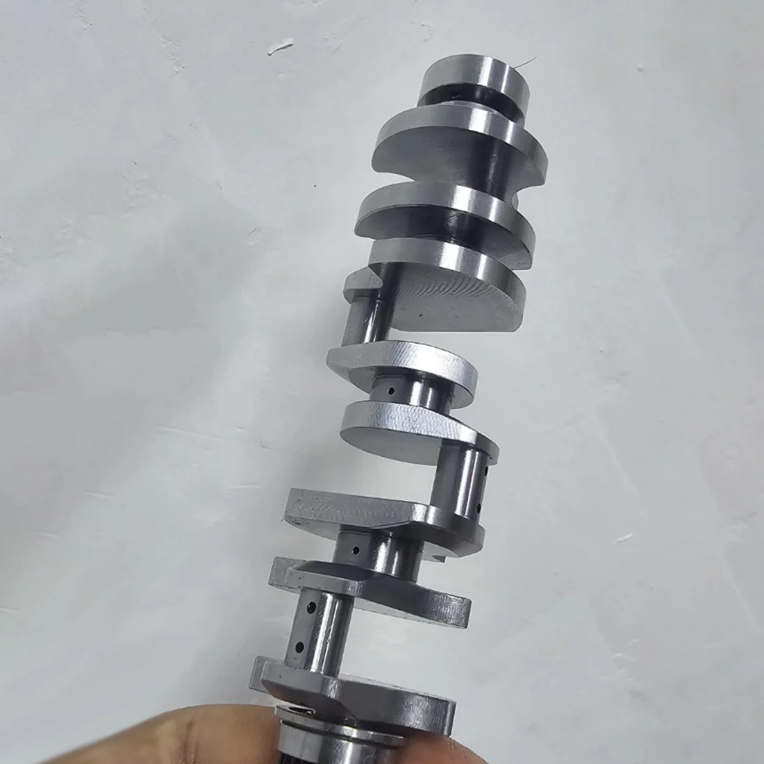 圧送式オイル潤滑システムを備えたCISON V8エンジン