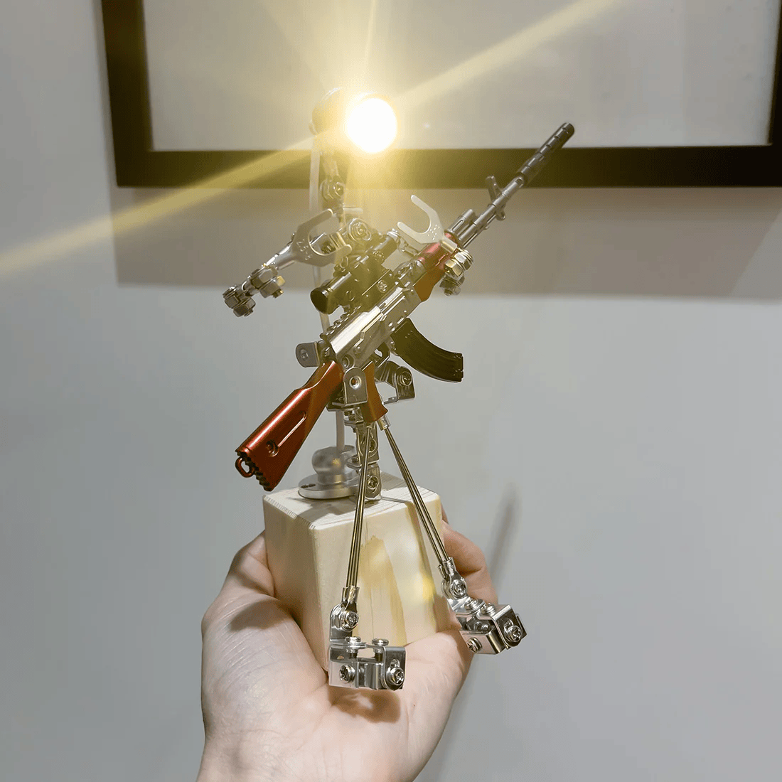 金属製ロボット型照明装飾