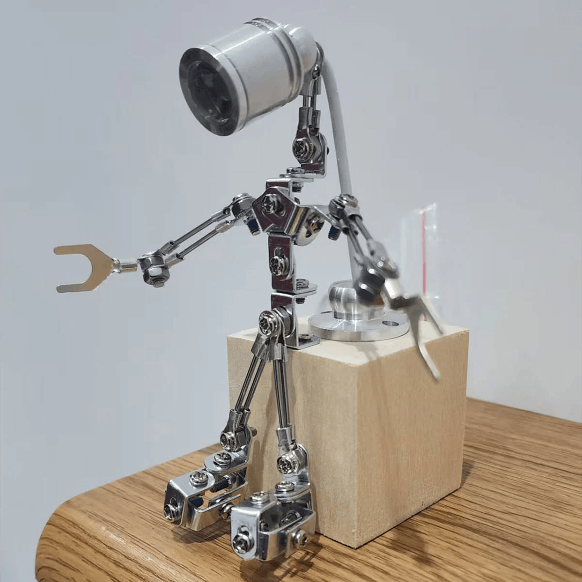 メカニカルミニロボットランプモデル  ライトコンパニオン 3D リサイクルメタル彫刻