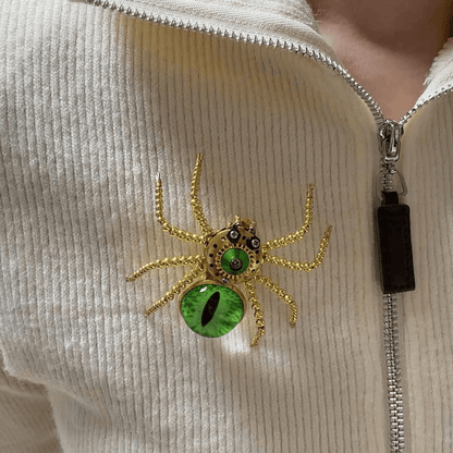 完成したギアスパイダーブローチ着用例