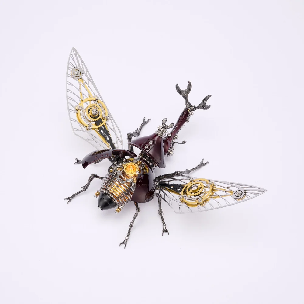 レッド色のスチームパンク昆虫アート