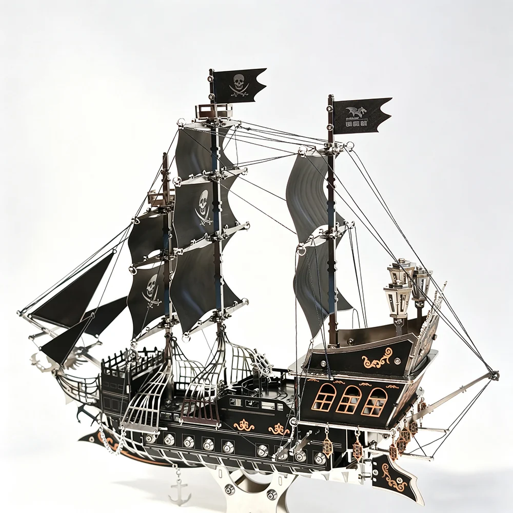 黒帆の海賊船3Dメタルモデルを船尾側から見た完成図