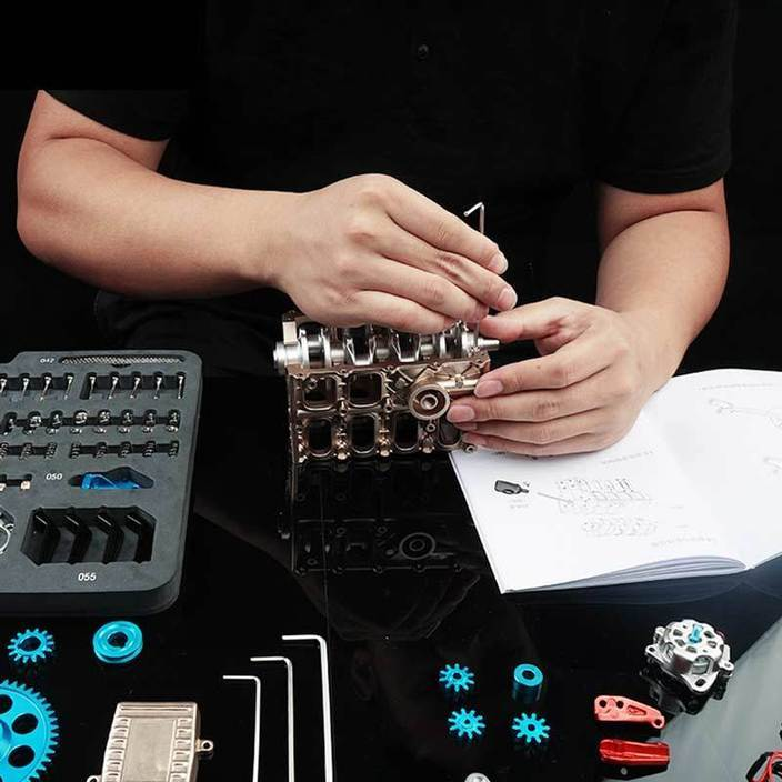 金属製ギフトボックスに収めたTECHING DM13-L4-T組立キット